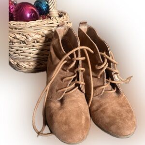 New Directions Cedar Lace Up Wedge Bootie Size 8 Great condition